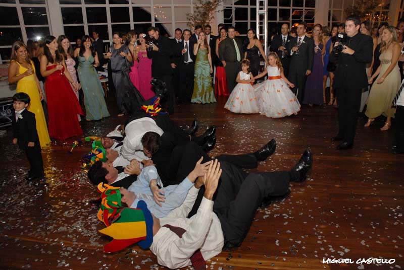 Fotos de Tanina e Henrique. Foto numero 2084 do fotografo de casamento Miguel Castello, de Brasilia, DF, que faz fotos de casamento (fotografia de casamento), fotos de 15 anos (fotografia de 15 anos), fotos de modelos (ensaios para books fotograficos), fotos de gravidas (fotografia de gestantes), fotos de debutantes, fotojornalismo de casamento, fotojornalismo social e fotografia de moda em estudio. fotos casamento distrito federal brasilia de 15 anos df brasília books modelos ensaio fotografico gravidas gravida festa festas book moda vestidos foto bolos bouquets noivas a do convite divertido restaurantes para