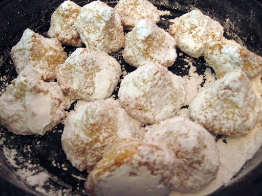 Maria Loi's almond cookies