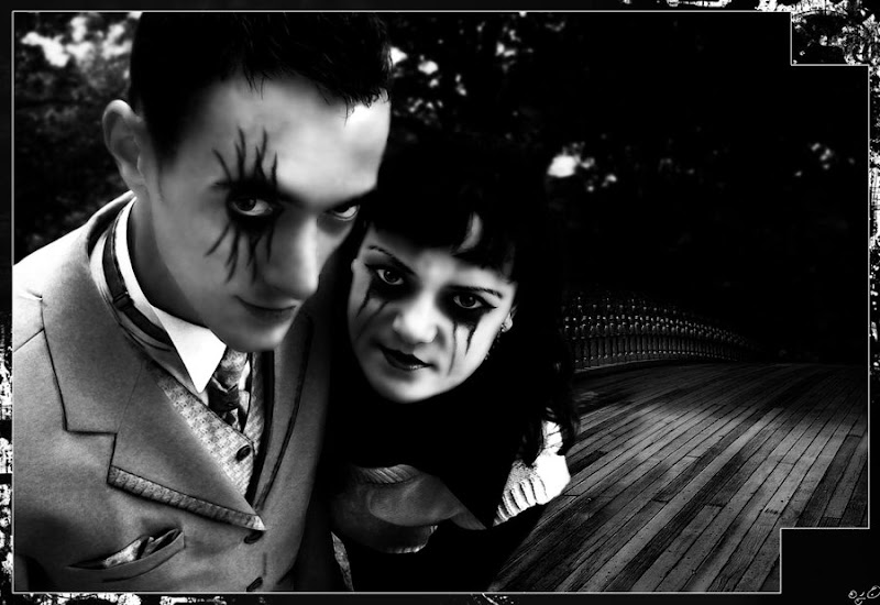 Gothic Couple, Gothic Girls
