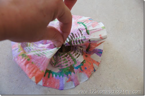 Spring flower craft with salad spun coffee filter Spring flower craft with salad spun coffee filter