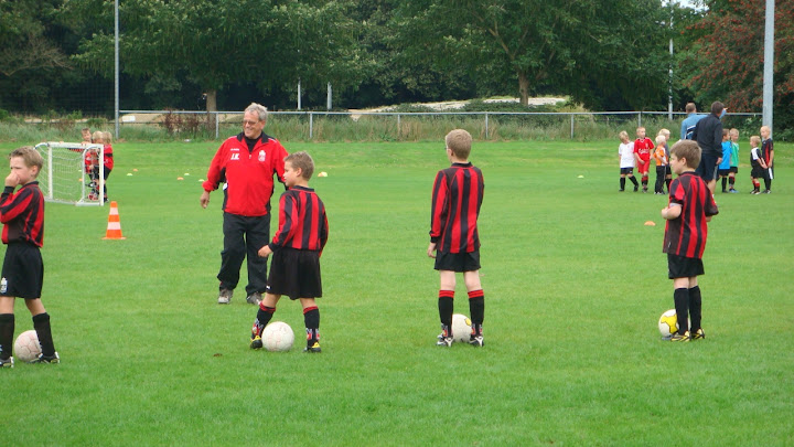 2011 - 07 SEP - WVV E5 TRAINING IN TENUE 17.jpg