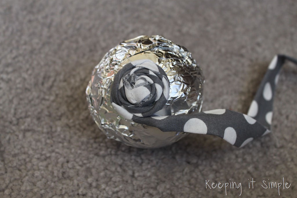 [fabric%2520wrapped%2520decor%2520ball%2520%25282%2529.jpg]