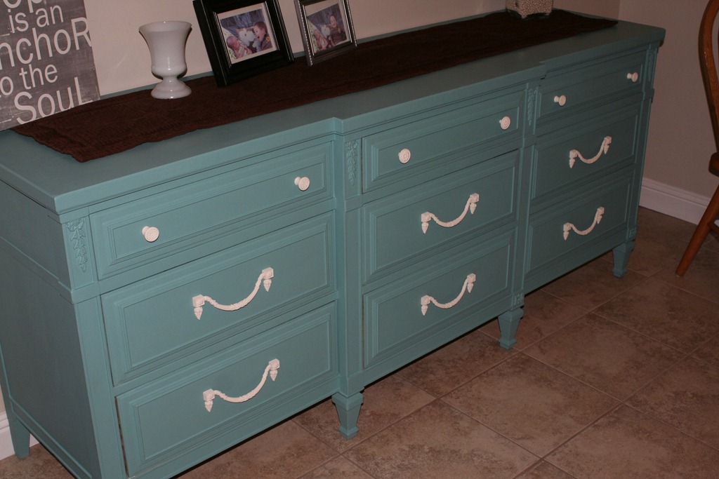 [Painting%2520with%2520Annie%2520Sloan%2520Chalk%2520Paint%2520Provence%2520and%2520Old%2520White%2520%25284%2529%255B5%255D.jpg]