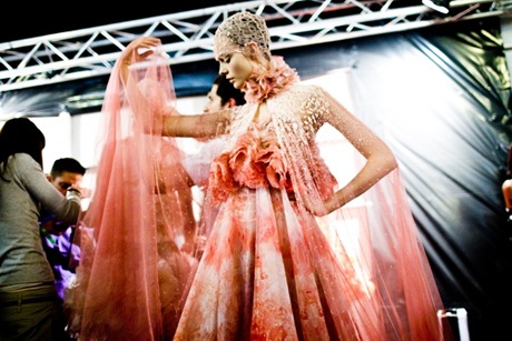 alexander-mcqueen-rtw-ss2012-candids-15_112341637976.jpg_carousel_parties