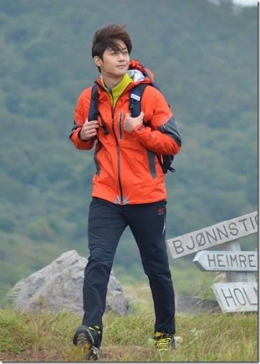 mountain climbing outfit