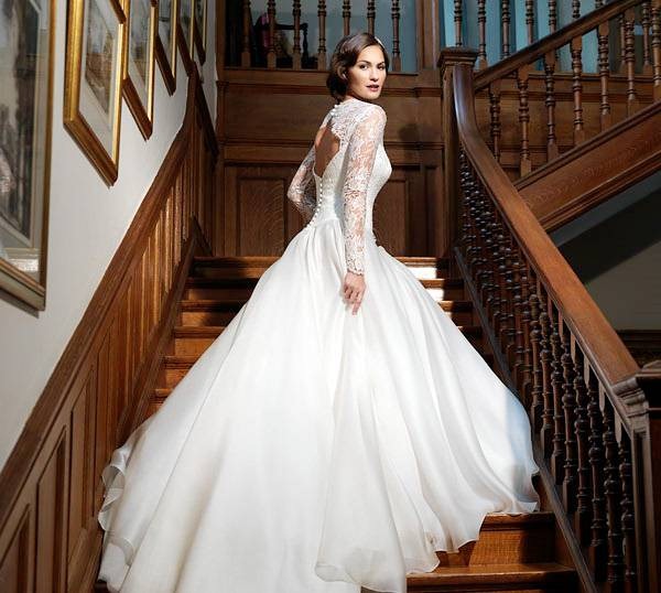 [suzanne-neville-bridal-2012-leading-lady%255B4%255D.jpg]