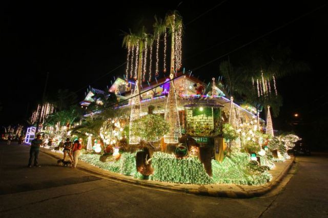 [best-christmas-lights-houses-9%255B2%255D.jpg]