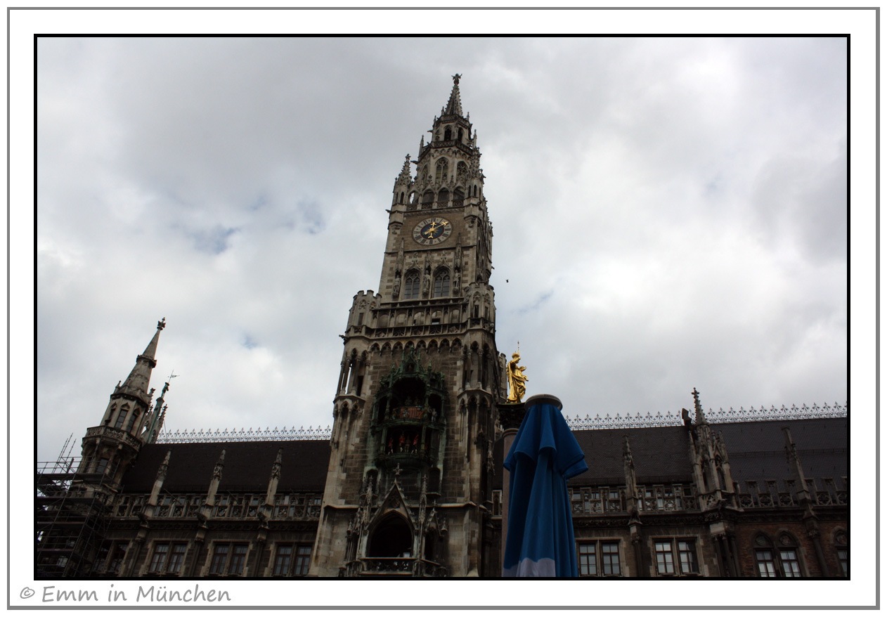[Glockenspiel%2520at%2520Neues%2520Rathaus%2520Munich%255B3%255D.jpg]
