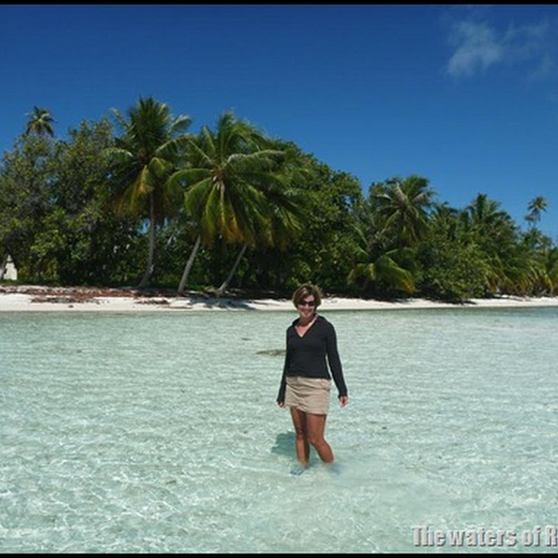 Rangiroa: Decorating churches with local materials