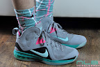 Matching Nike Basketball Elite Socks for LeBron 9 Miami Vice nike basketball elite lebron socks southbeach 1 02 Matching Nike Basketball Elite Socks for LeBron 9 Miami Vice