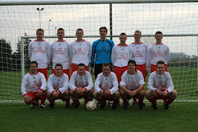 Staand(vlnr): Pim, Werner, Danny, Walter, Frans, Wilco, Arno
Zittend(vlnr): Dinis, Arjan, Rene, Ronnie, Edwin, Lars
Niet op de foto : Clemens, Jeffrey