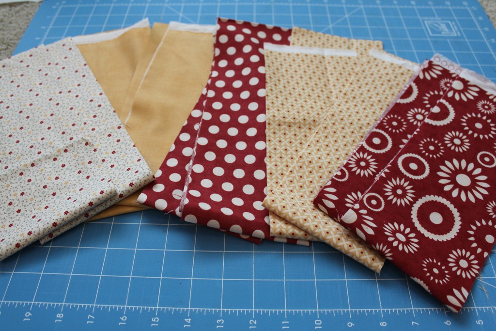 [ruffle%2520pillow%2520%25284%2529%255B4%255D.jpg]