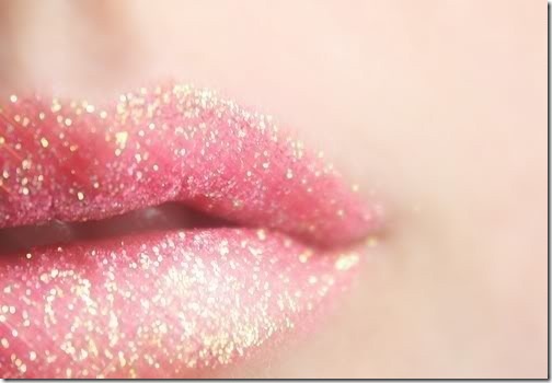 pretty,,lips,pink,sparkles,kissable,amazing-af5f33b87229d93d40682b10251381fa_h_large