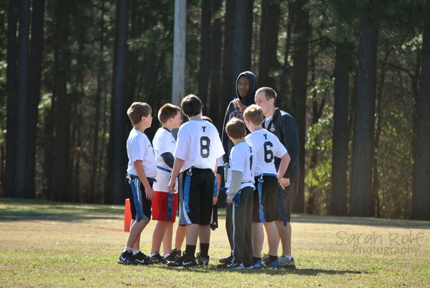 [boys%2520in%2520football%2520huddle%255B4%255D.jpg]