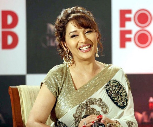 madhuri Dixit Hot Wallpapers in Evergreen Saree with Smile