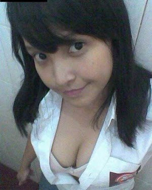 smu kelihatan susu montoknya.jpg
