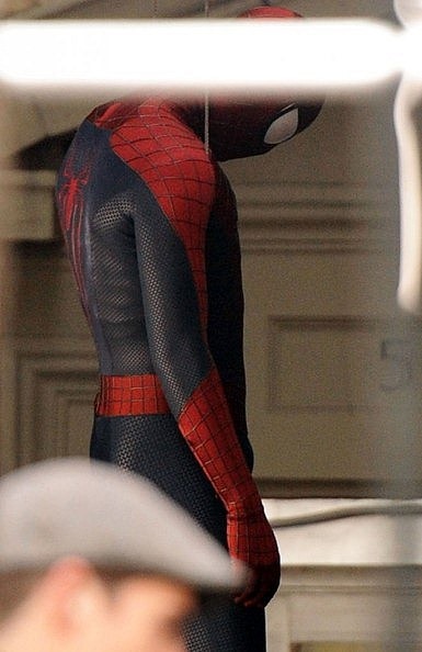 The Amazing Spider-Man 2 Set Photos with Andrew Garfield in Costume 09