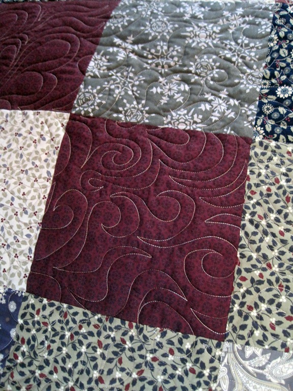 [christmas%2520quilt%25202011%2520close-up%255B5%255D.jpg]