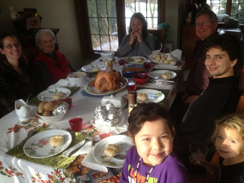 c04 Our Thanksgiving Table (L-R) Tom's wife Cindy, Cindy's mom Betty, my beautiful wife Jing, brother Tom, son Charlie, friend Emma, and daughter Dee Dee