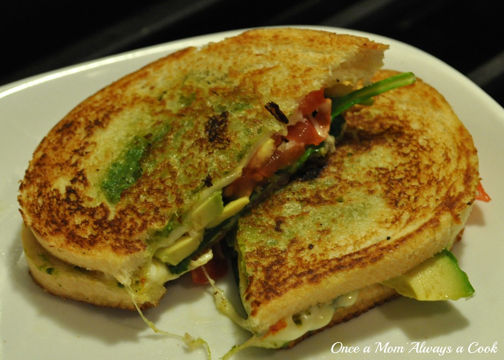 [Pesto%2520and%2520Tomatoe%2520Grilled%2520Cheese%255B5%255D.jpg]
