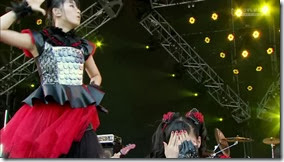 BABYMETAL_catch-me-if-you-can_07