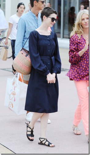 Anne Hathaway Anne Hathaway Shops Friends lvxDlZGyPWxl