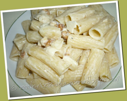 Tortiglioni con noci e pecorino romano (5)