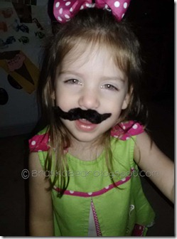 kikimustache2