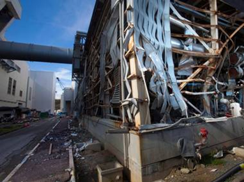 Wreckage of the Unit 3 reactor building at the Fukushima Daiichi nuclear plant, 13 November 2011. independent.co.uk