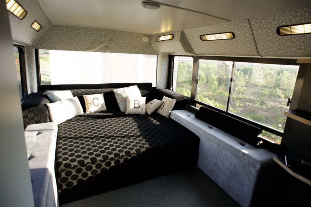 [Bus-Turned-Into-Home-7%255B2%255D.jpg]