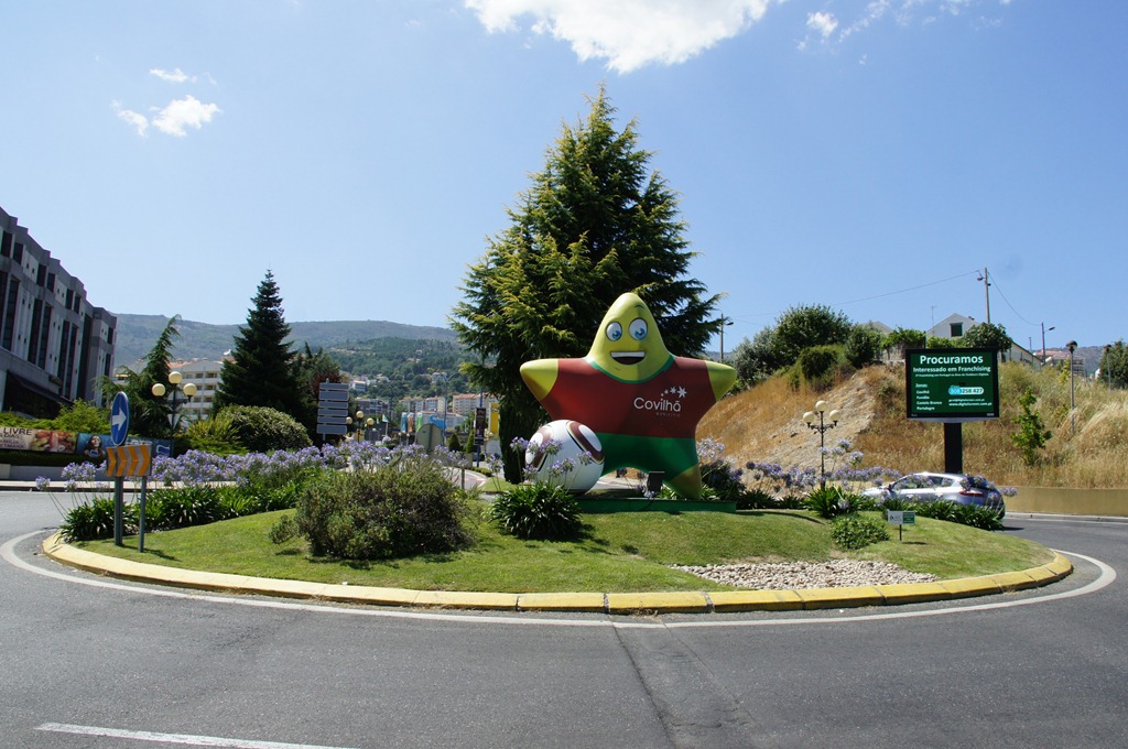 [Gl%25C3%25B3ria%2520Ishizaka%2520-%2520Covilh%25C3%25A3%2520-%2520Estrela%252C%2520mascote%2520da%2520cidade%252C%2520vestida%2520com%2520as%2520cores%2520da%2520bandeira%2520nacional%2520foram%2520espalhadas%2520por%2520v%25C3%25A1rias%2520rotundas%2520da%2520Covilh%25C3%25A3%255B4%255D.jpg]