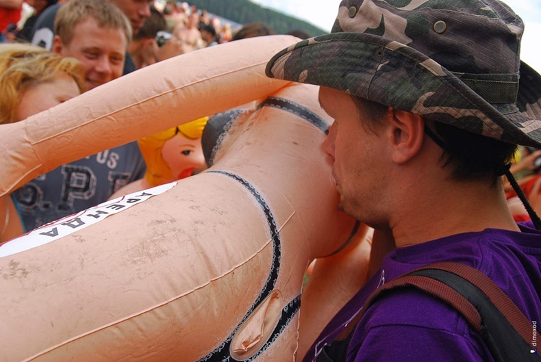 sex-doll-rafting11