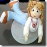 Bonequinha de biscuit deitada