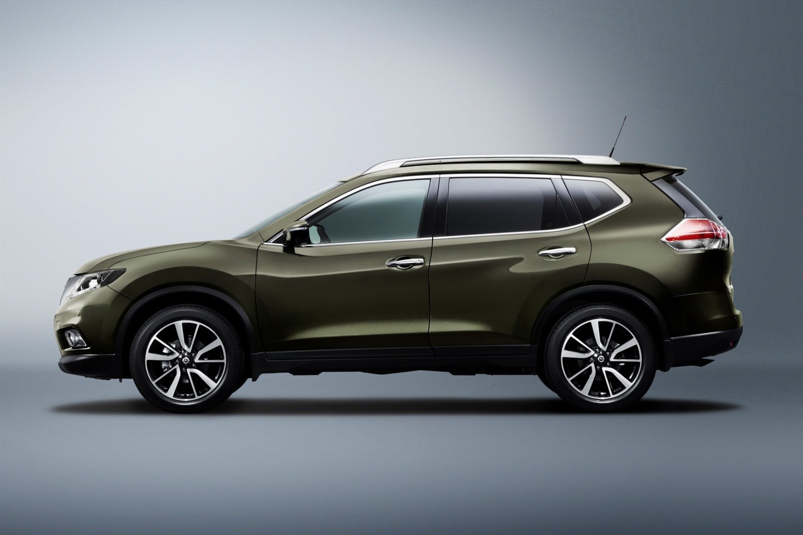 [2014-Nissan-X-Trail-Rogue-36%255B2%255D.jpg]