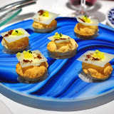 Mini-airbags fourrés au manchego. De gentillets snacks, joliments assemblés. Bien.