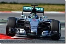 Nico Rosberg con la Mercedes nei test di Barcellona 2015