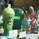 Falla L'Alguer 2010. Francisco Camps fent l'indi.