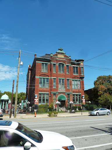 After the wedding, Genevieve and I stayed for the day to explore the sights of Louisville. We got to check out this cool antiques store. After the wedding, Genevieve and I stayed for the day to explore the sights of Louisville. We got to check out this cool antiques store.