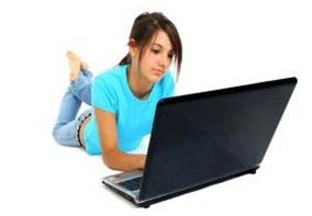 teen_girl_using_laptop