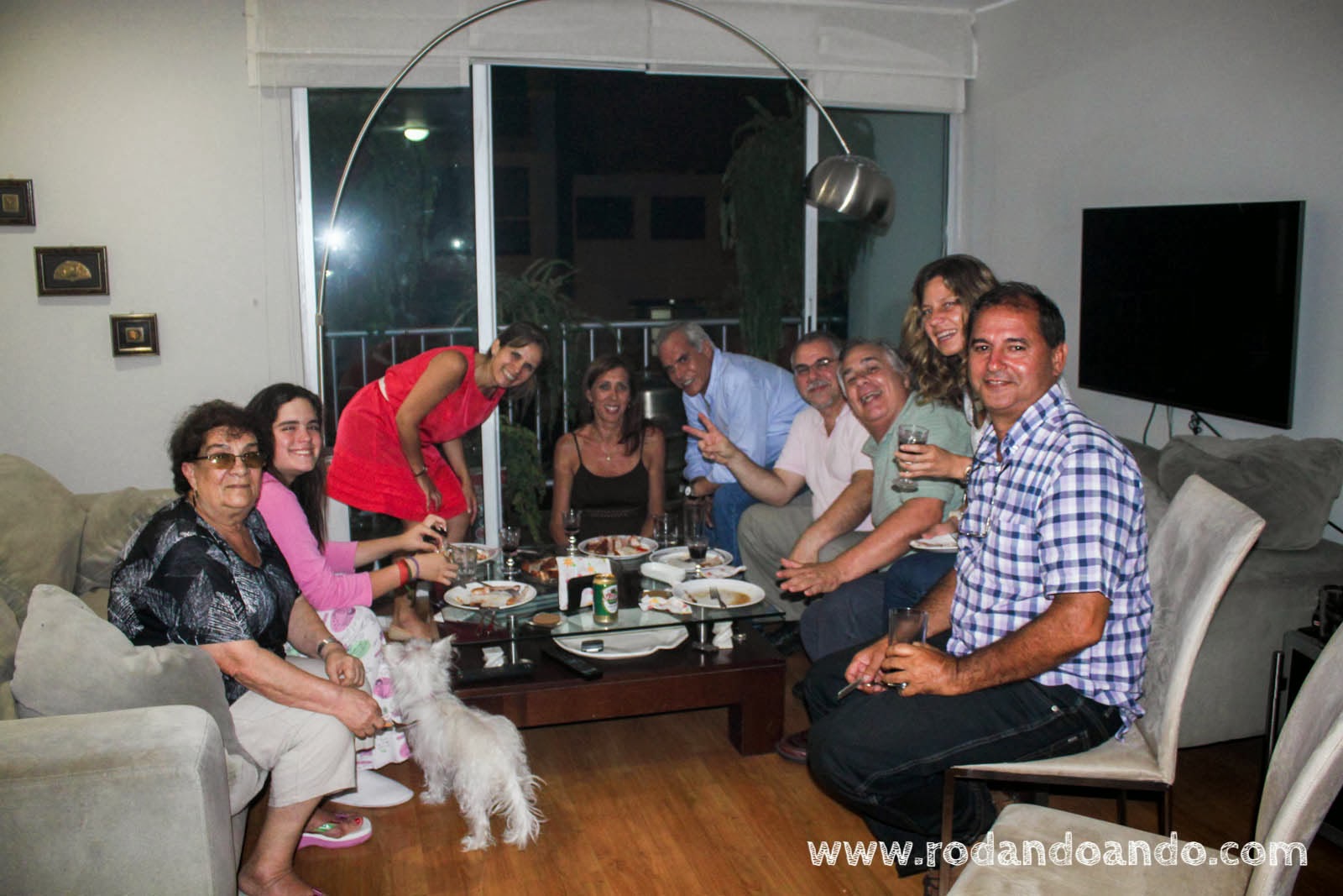 En casa de Mónica al lado su mamá, su hija, Ivan, Federico, Karina y Jorge