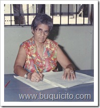 La profesora Hesperia en plena labor. La profesora Hesperia en plena labor.