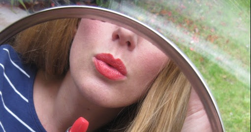 Clinique Runway Coral Lipstick ~ Review & Swatches | Strawberry Blonde