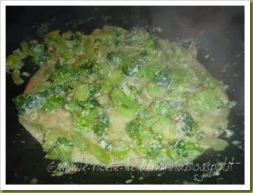 Spaghetti con broccoli, panna e mandorle salate (8)