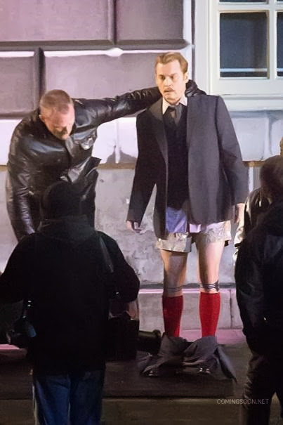 Johnny Depp bokszerben és térdig érő zokniban a Mortdecai forgatásán 09 Johnny Depp bokszerben és térdig érő zokniban a Mortdecai forgatásán 09