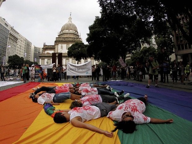 [Rio%2520de%2520Janeiro%2520manifesta%25C3%25A7%25C3%25A3o%2520cura%2520gay%2520%252001%255B2%255D.jpg]