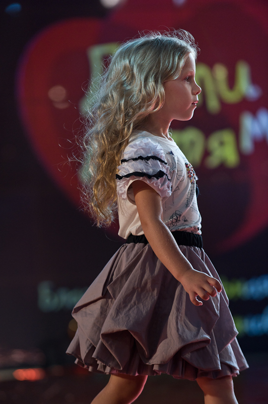 Лариса ЛОБАНОВА (показ дитячої колекції), HOLIDAY FASHION WEEK 2011 Фото Сергея Черникова