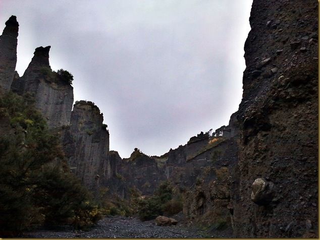 Dimholt road of the dead Pinnacles
