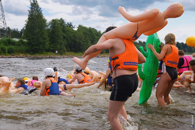 sex-doll-rafting15