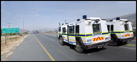 HEXRIVIER DE DOORNS SAPS JUST WATCH WHILE FARMS ARE BURNT NOV62012