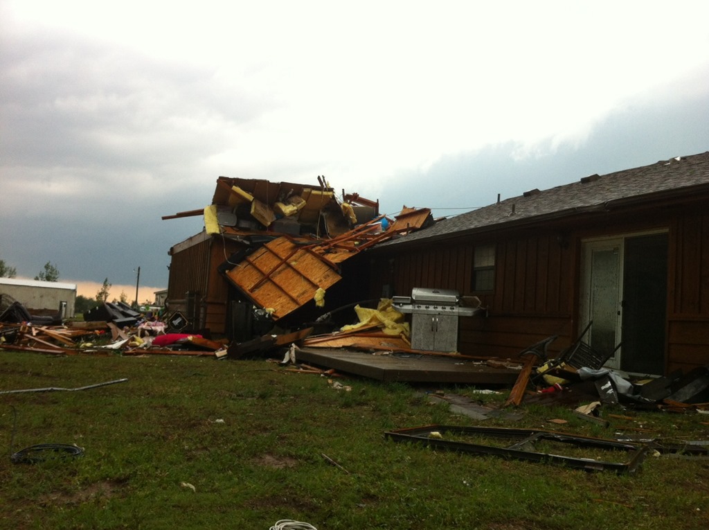 [Tornado%2520Damage%25201st%2520sight%255B5%255D.jpg]